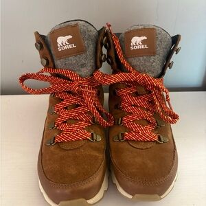 Sorel Hiking Boots Women size 6